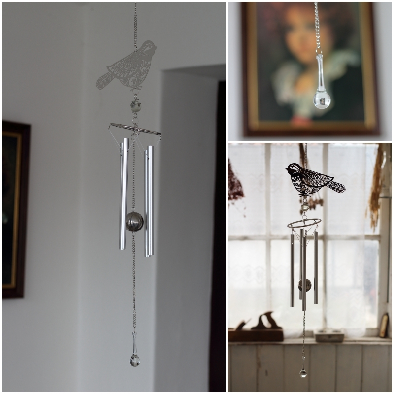 Závěsná zvonkohra ptáče stříbrný kov 68cm