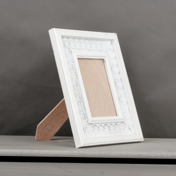 Zdobený bílý fotorámeček 30x25x2cm