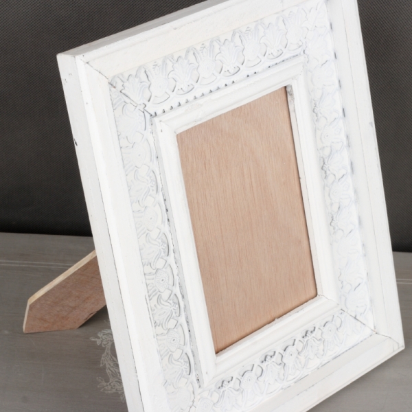 Zdobený bílý fotorámeček 30x25x2cm