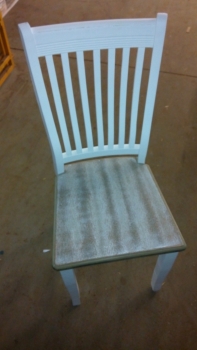 Židle bílá Novaline k jídelnímu stolu 44x94x42cm - poškozená (čelo židle)