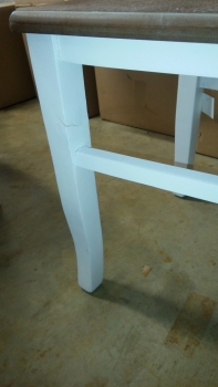 Židle bílá Novaline k jídelnímu stolu 44x94x42cm - poškozená (noha židle)