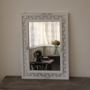 Zrcadlo bílé v provence stylu s ornamenty 49x67cm