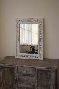 Zrcadlo bílé v provence stylu s ornamenty 49x67cm