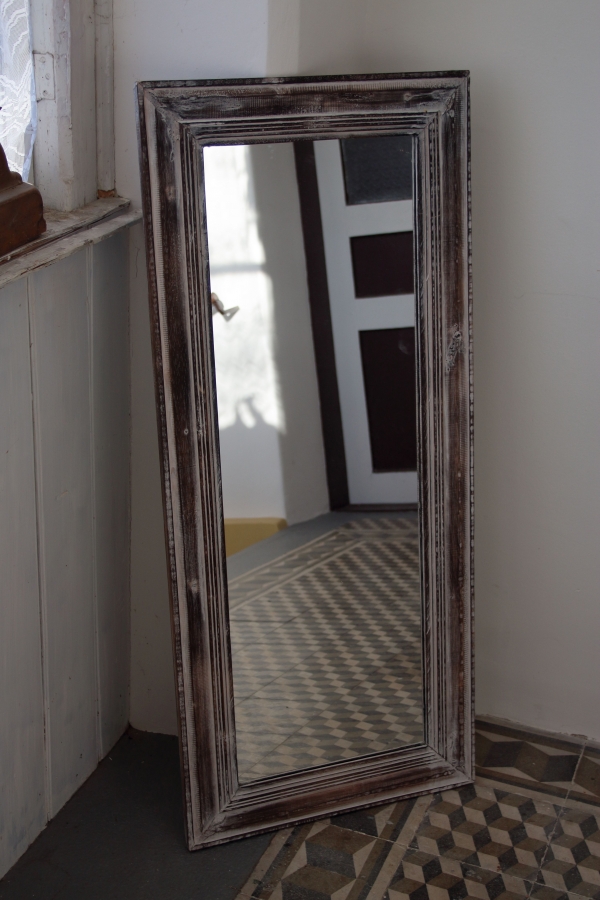 Zrcadlo s hnědým dřevěným rámem s patinou 50x115cm