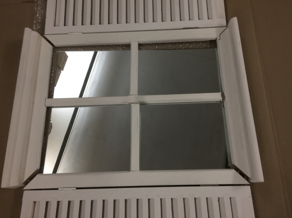 Zrcadlo s okenicemi - vyřazeno rozklíženo