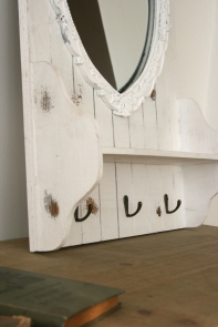 Zrcadlo s poličkou srdce 61cm