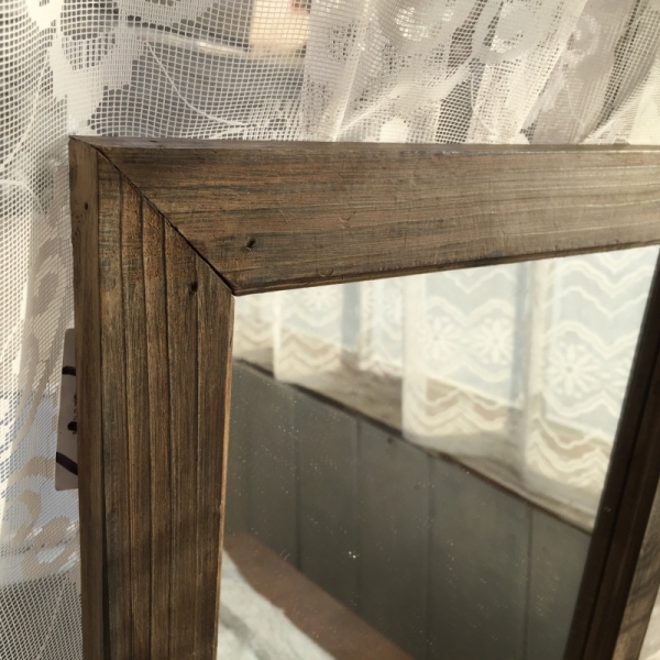 Zrcadlo v dřevěném rámu tmavé 39x34cm