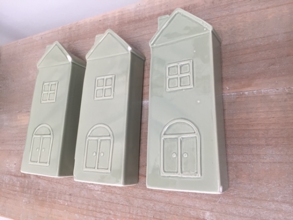 Zvlhčovač vzduchu na radiátor domeček zelený - vyřazeno