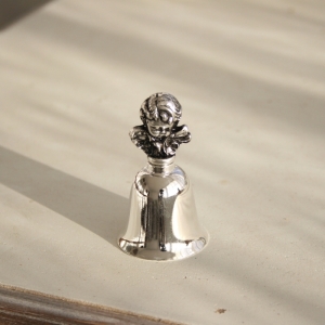 Zvoneček s andílkem postříbřený 5cm